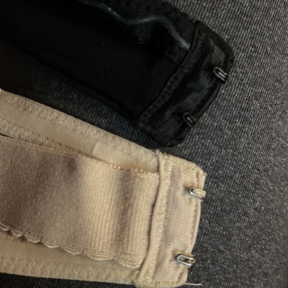 Lot of two strapless bras. - Picture 8 of 8